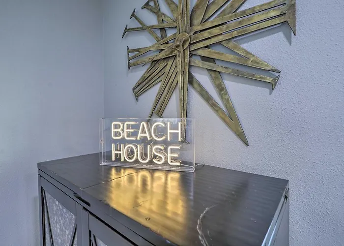 Beach House With Outdoor Kitchen, Walk To Coast
