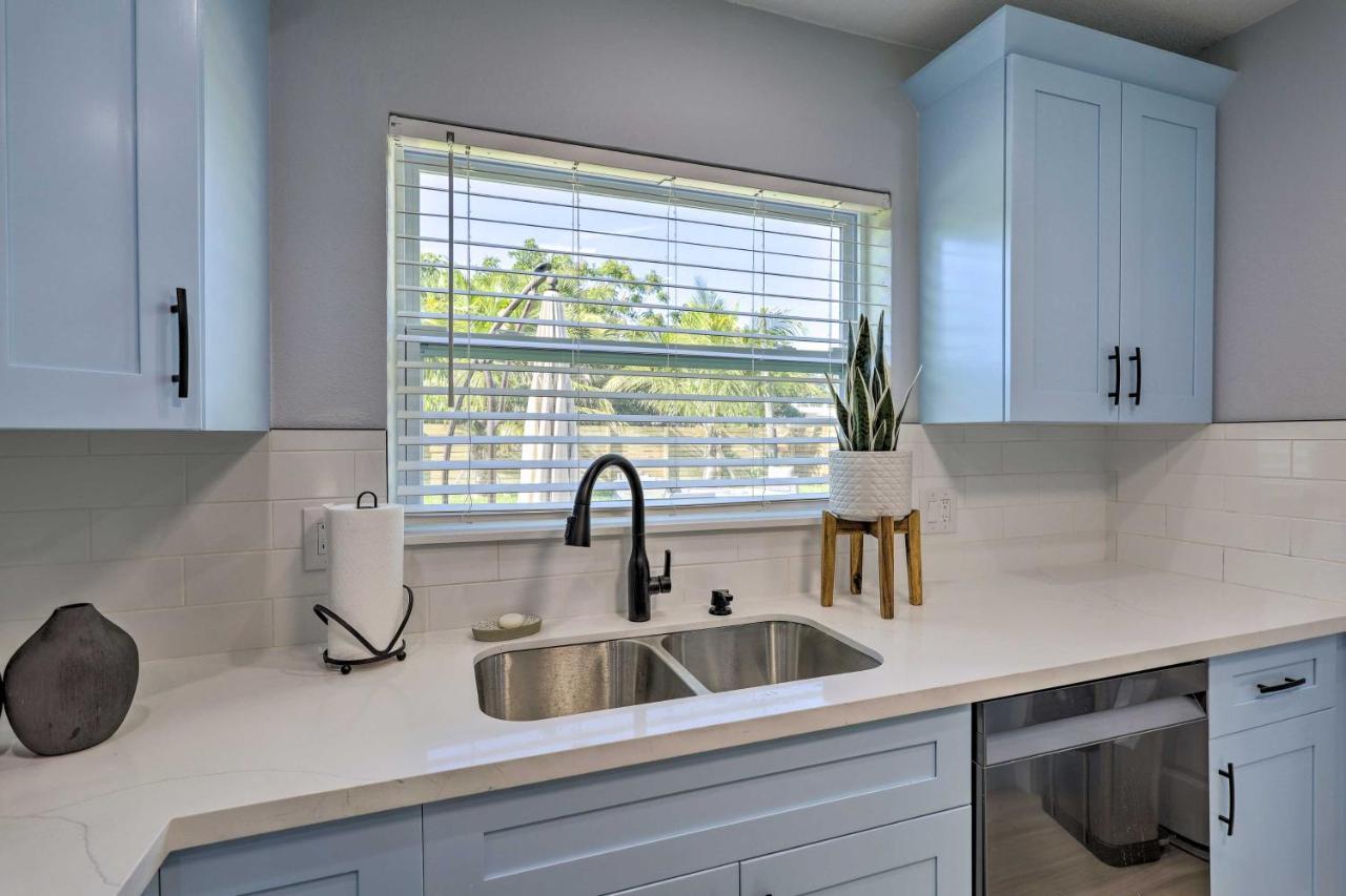 House With Outdoor Kitchen, Walk To Coast