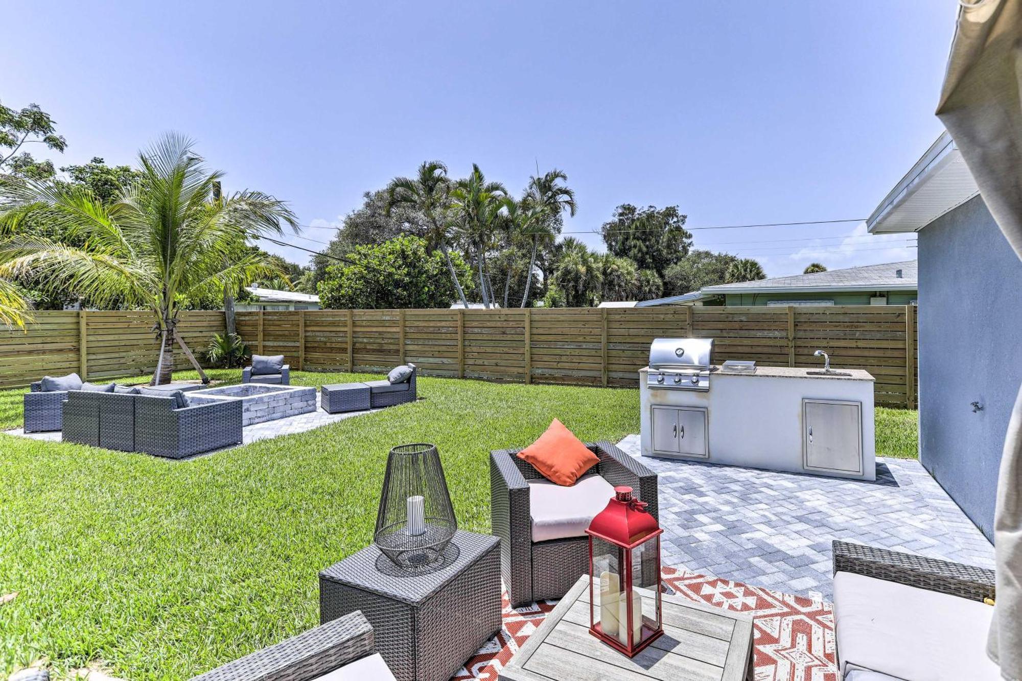Hébergement de vacances House With Outdoor Kitchen, Walk To Coast Cocoa Beach